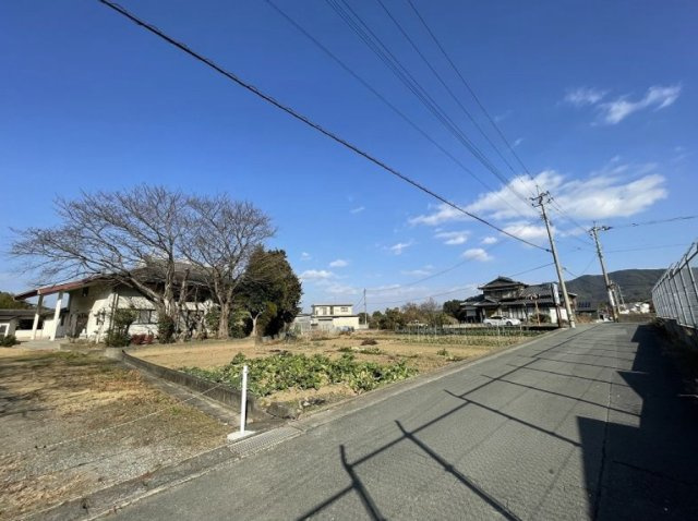 久留米市高良内町　売り土地の前面道路含む現地写真