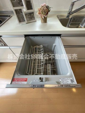 末広町中古戸建のキッチン|食洗機があり洗い物の手間が省けます♪