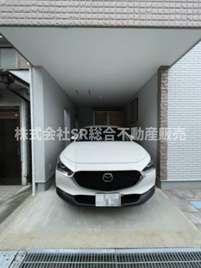 末広町中古戸建の駐車場|お車をお持ちの方に必要な駐車場はビルトインガレージ（車種による）です！雨の日濡れずに直接出入りできます！
