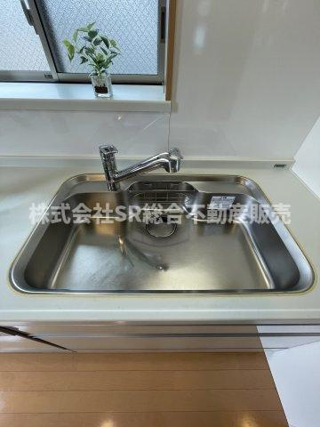 末広町中古戸建のキッチン|洗い物をするのに十分なスペースがあります！