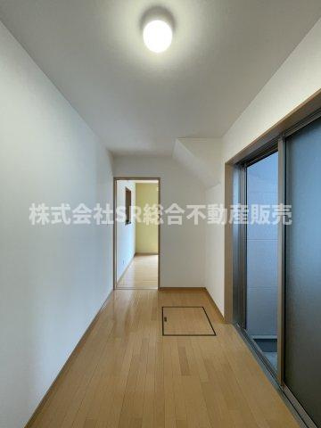 末広町中古戸建の収納|1Fには納戸があります！駐車場と行き来でき買い物の後に便利です！