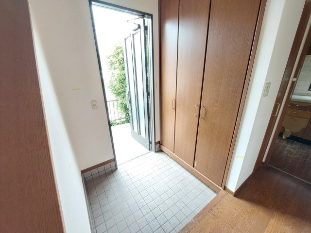 いぶき野一戸建の玄関|リフォーム前になります。