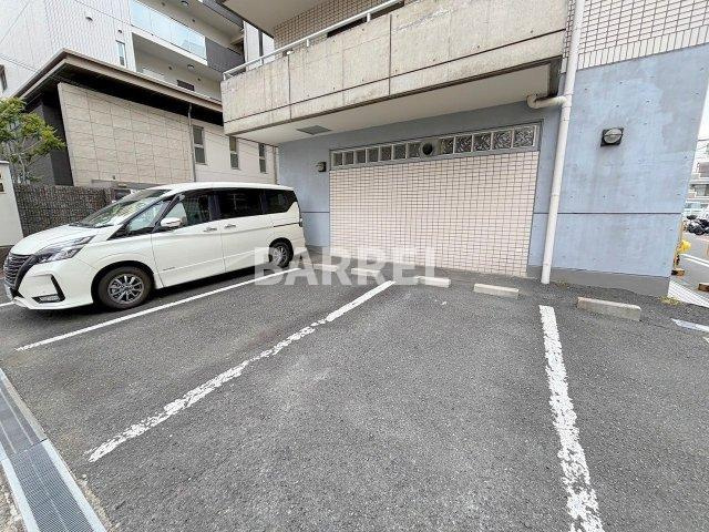 ライフステージ新大阪の駐車場