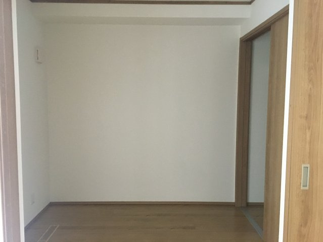 ポルトボナーの洋室