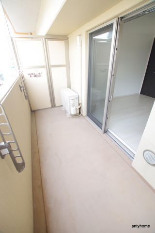 カスタリア新梅田　仲介手数料無料のバルコニー
