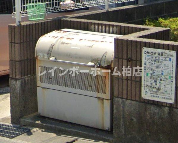 特典：仲介手数料が半額です!!のその他共用部分|敷地内ゴミ置き場です