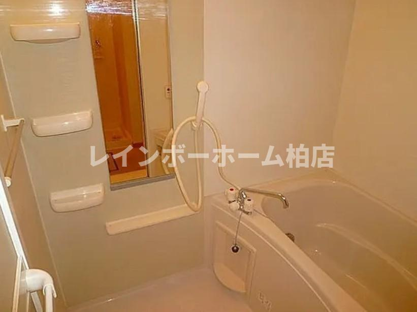 特典：仲介手数料が半額です!!の浴室|コンパクトで使いやすいお風呂です