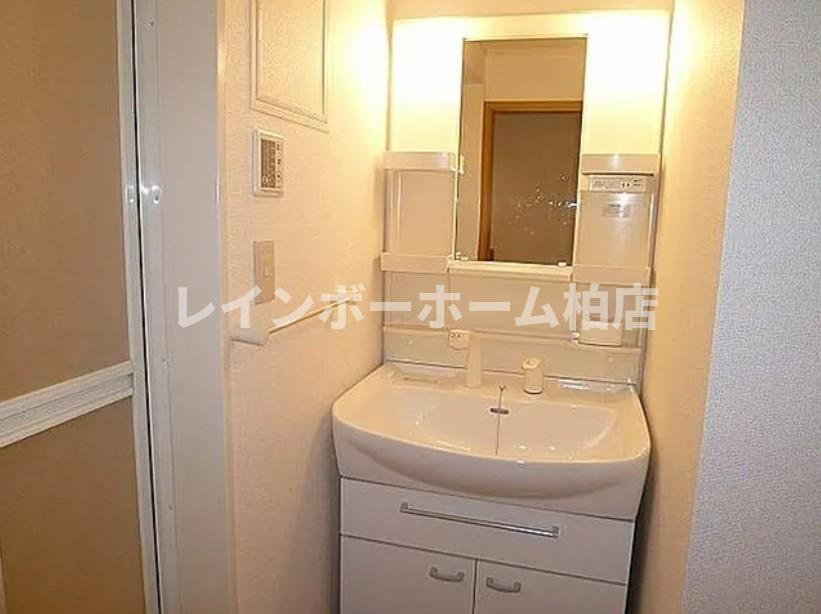 特典：仲介手数料が半額です!!の洗面所|忙しい朝には欠かせない洗面所です
