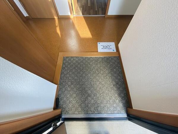 プランドールA棟の玄関