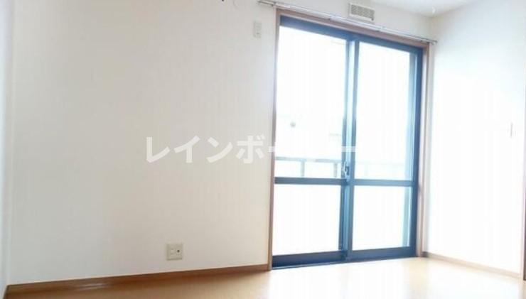 プランドールA棟の居間・リビング
