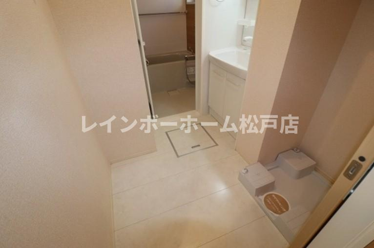 仲介手数料（賃料の1.10ヵ月）の50％OFF対象物件！の洗面所|広い洗面スペース
