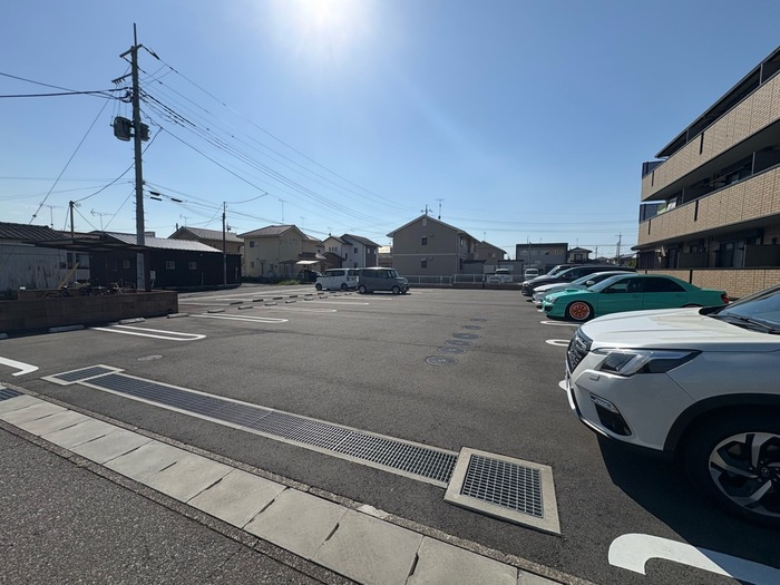 プリムラの駐車場