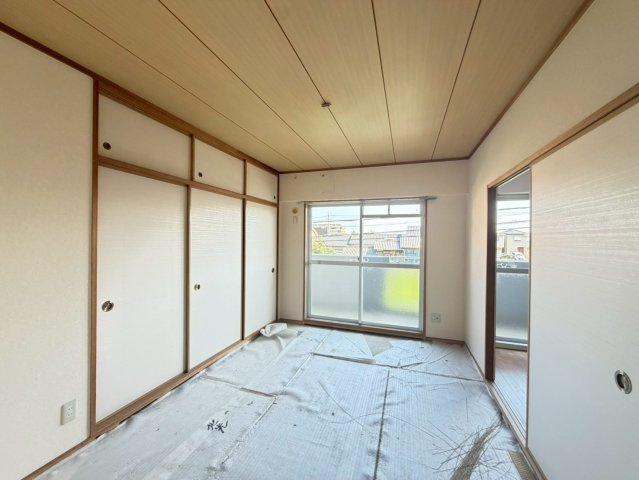 レジデンス中島の洋室