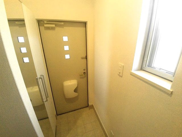 サンパレス安室の玄関