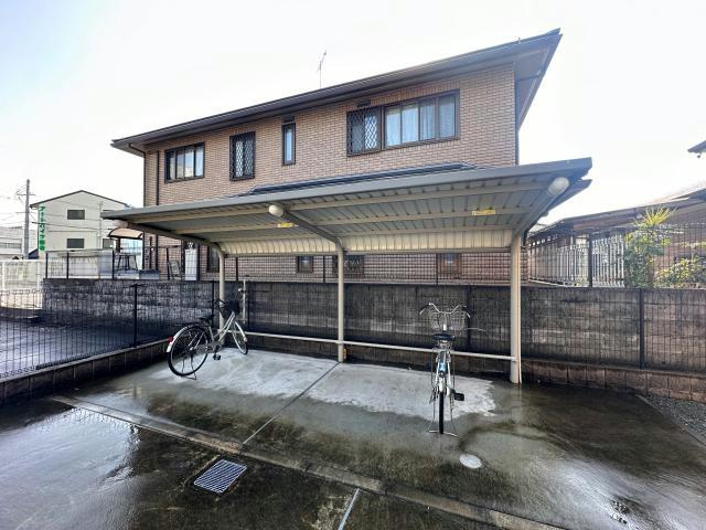 サンパレス安室の駐車場