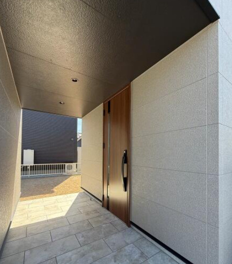 ●鈴鹿市南玉垣町 XⅢ 新築戸建【全7棟】の玄関