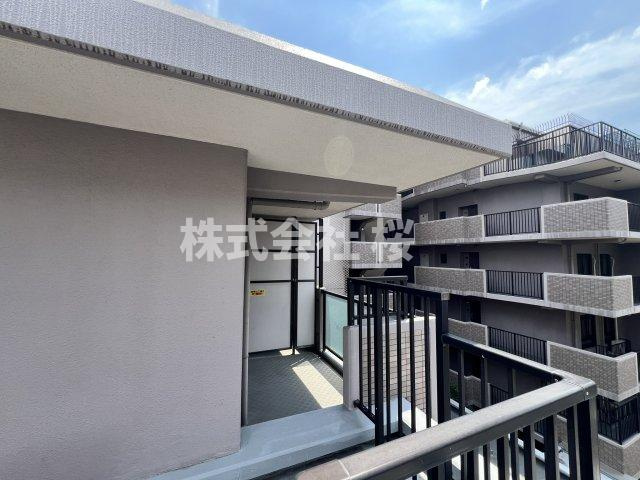 ヴィルヌーブ東三国のバルコニー|３面バルコニーは、繋がっています。