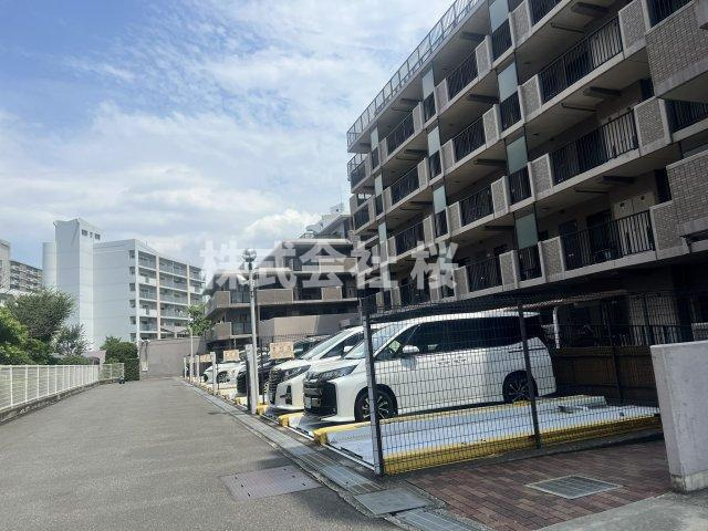 ヴィルヌーブ東三国の駐車場