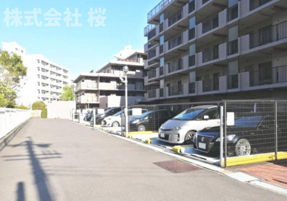 ヴィルヌーブ東三国の駐車場