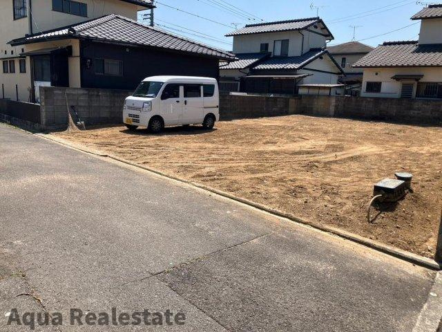 丸亀市郡家町の新築一戸建の前面道路含む現地写真