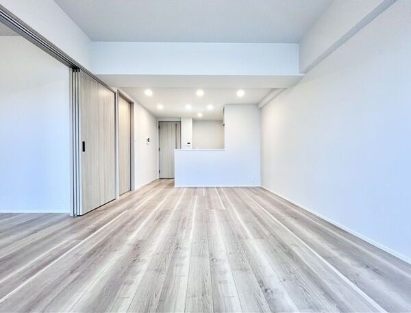 S-RESIDENCE大曽根bresaの居間・リビング|カウンターキッチン