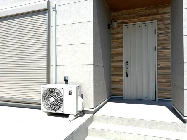 【商談中】新築戸建　瑞穂市中原　全3区画分譲の玄関|玄関ドアの取っ手ハンドル部分にセンサーがついており、カード・シールタイプのキーで開け閉めができます