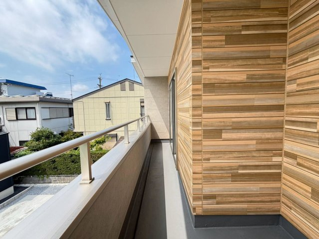 【商談中】新築戸建　瑞穂市中原　全3区画分譲のバルコニー|バルコニーは南向きで洗濯物もよく乾きます！強度と表面積硬度を持つFPRで防水しています。