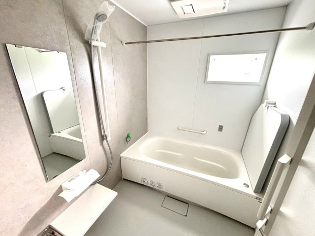 【商談中】新築戸建　瑞穂市中原　全3区画分譲の浴室|浴室仕様。5時間経っても2.5度以内の湯温低下ですから、追い炊き回数が減り光熱費も節約できます。