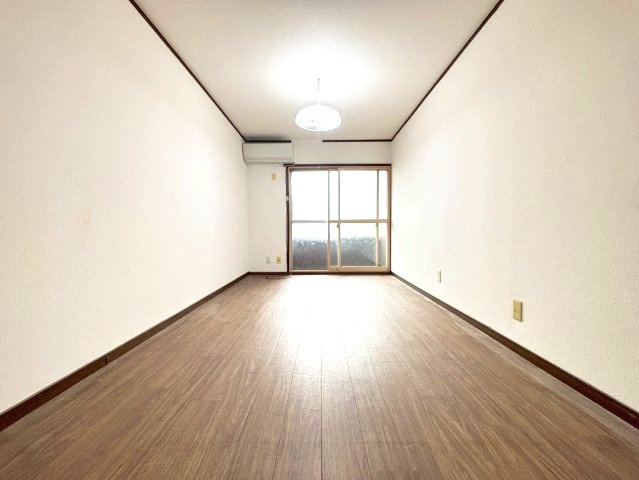 本松葉ビルの洋室