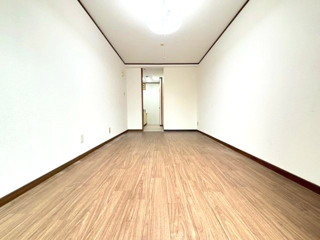 本松葉ビルの洋室
