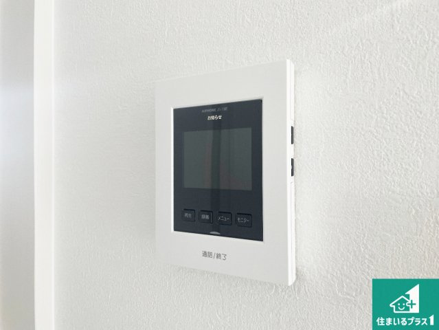 伊丹市南野　第2期　新築一戸建ての防犯設備|カラーモニターインターホン！声だけでなく来訪者の姿や顔がモニターで確認できるので、小さなお子様がいらっしゃるご家庭でも安心できます！