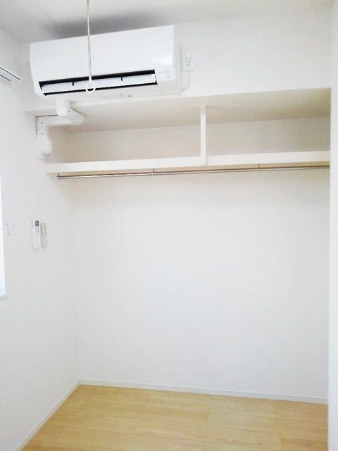 昭島市緑町２丁目のアパートの収納