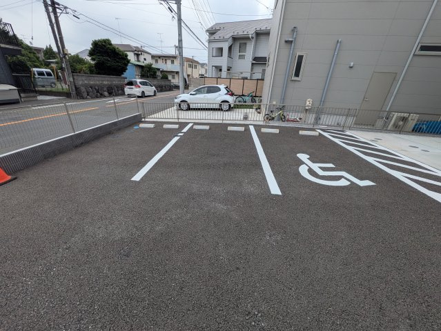 ウェルポート湘南台の駐車場