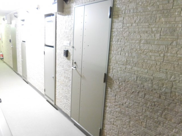高槻市藤の里町の賃貸マンションの玄関
