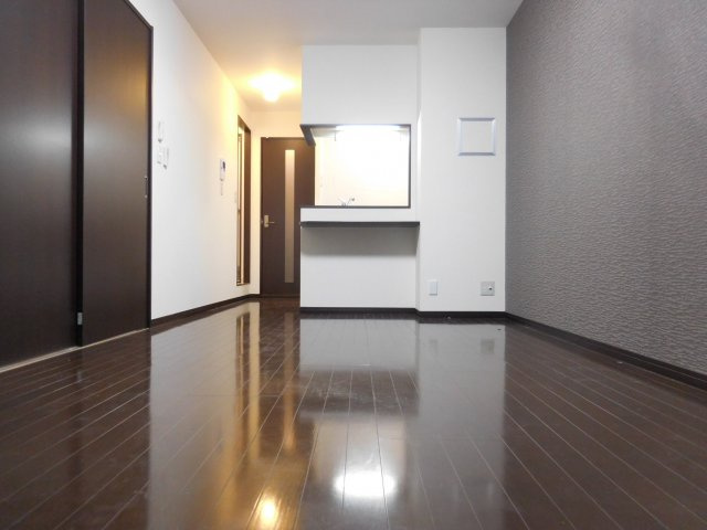 高槻市藤の里町の賃貸マンションの居間・リビング