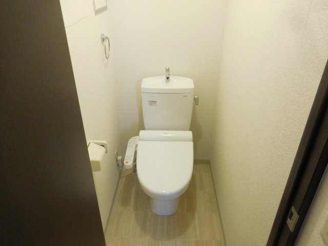 高槻市藤の里町の賃貸マンションのトイレ