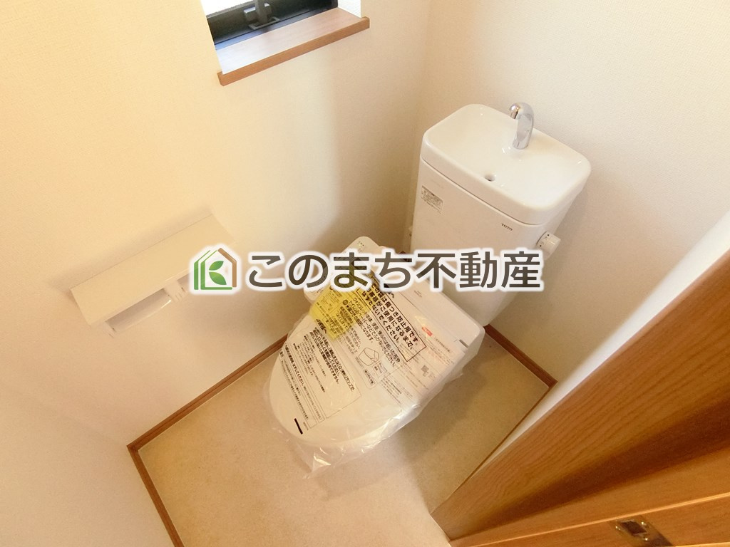 ハートフルタウン宇都宮市八千代2丁目1117番のトイレ|同社施工物件の写真です。※建具やフローリング、その他仕様が違う場合がございます。