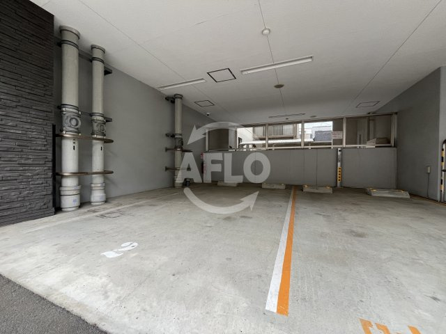 グランカリテ新大阪WESTの駐車場|駐車場