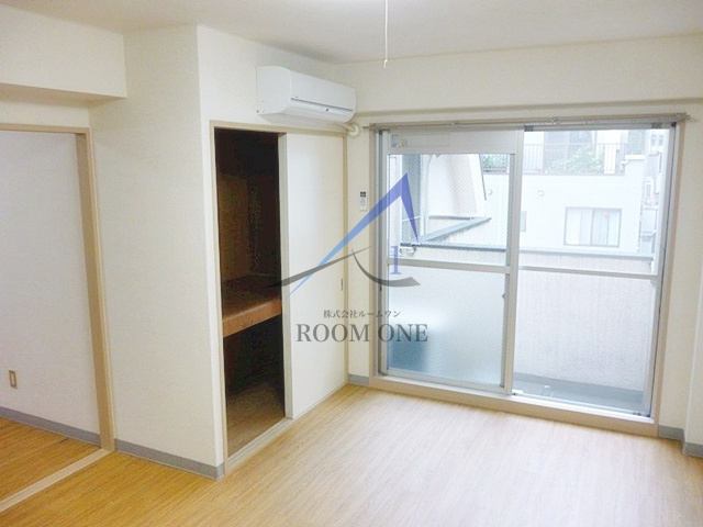 アパルトマン喜美よしの居間・リビング|洋室のお部屋です。