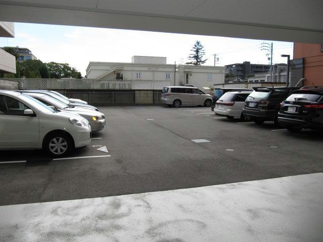 aLATO白壁の駐車場