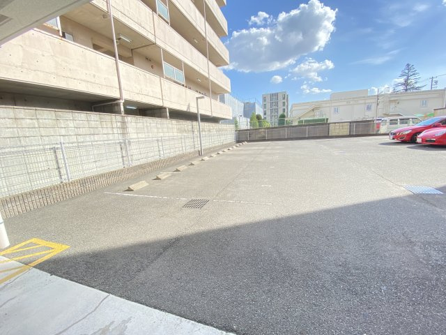 aLATO白壁の駐車場