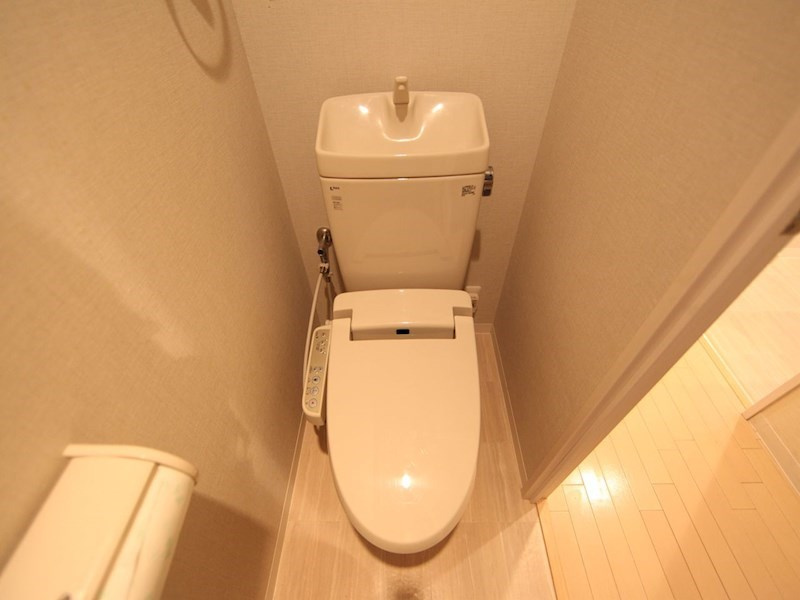 aLATO白壁のトイレ