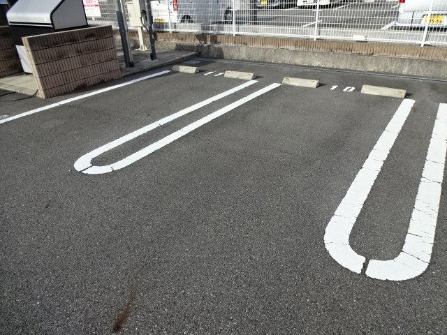メゾン・ド・キャッスルの駐車場