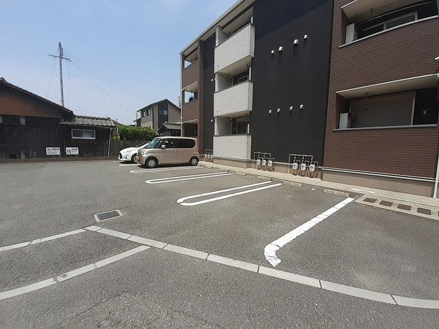 アサノ・モノカーメラの駐車場