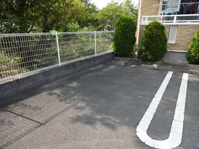 バ－ミィ・アンジュの駐車場