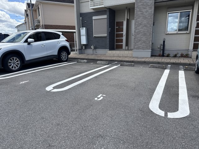 グラディートⅢの駐車場
