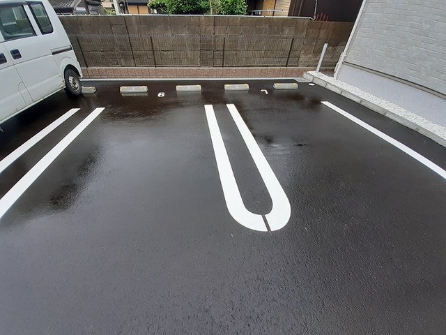 アンソレイユⅢの駐車場