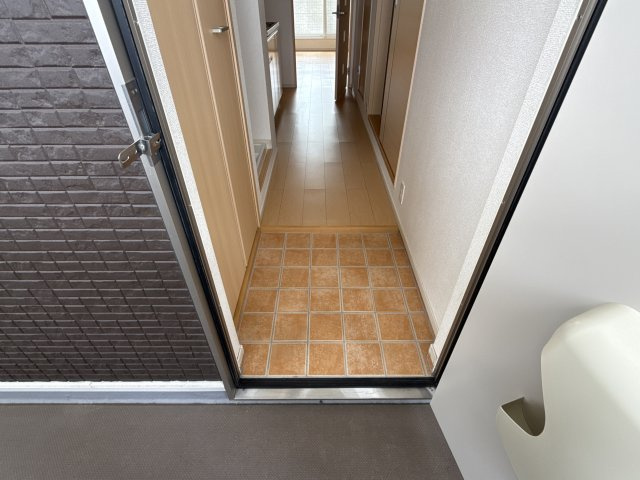 メゾンエイトの玄関