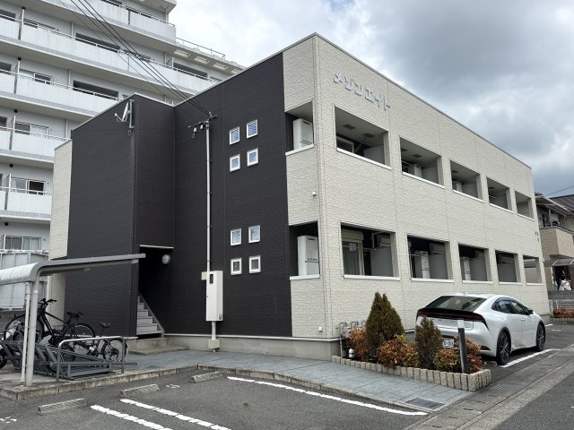 メゾンエイト