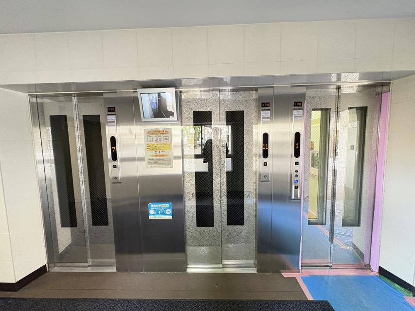 落合パークファミリアの設備|落合パークファミリア：総戸数２６４戸の大規模マンションにはエレベーターが３基ついております♪